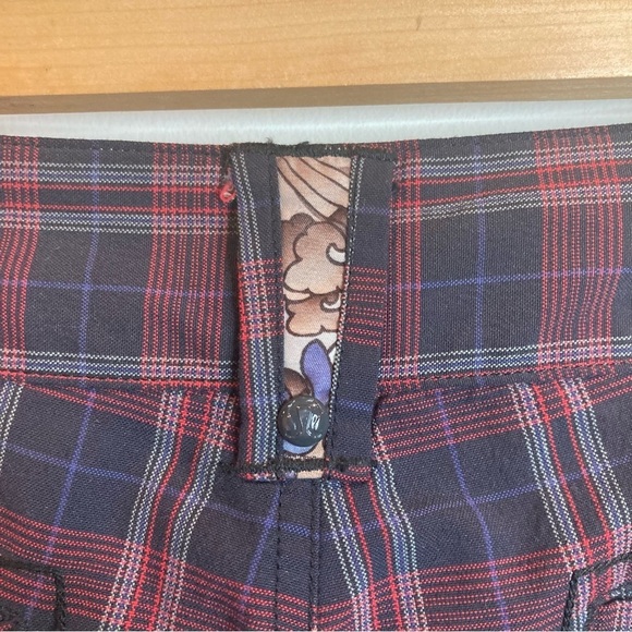 LULULEMON Sz 32 Plaid Many Pockets Shorts - Picture 12 of 13